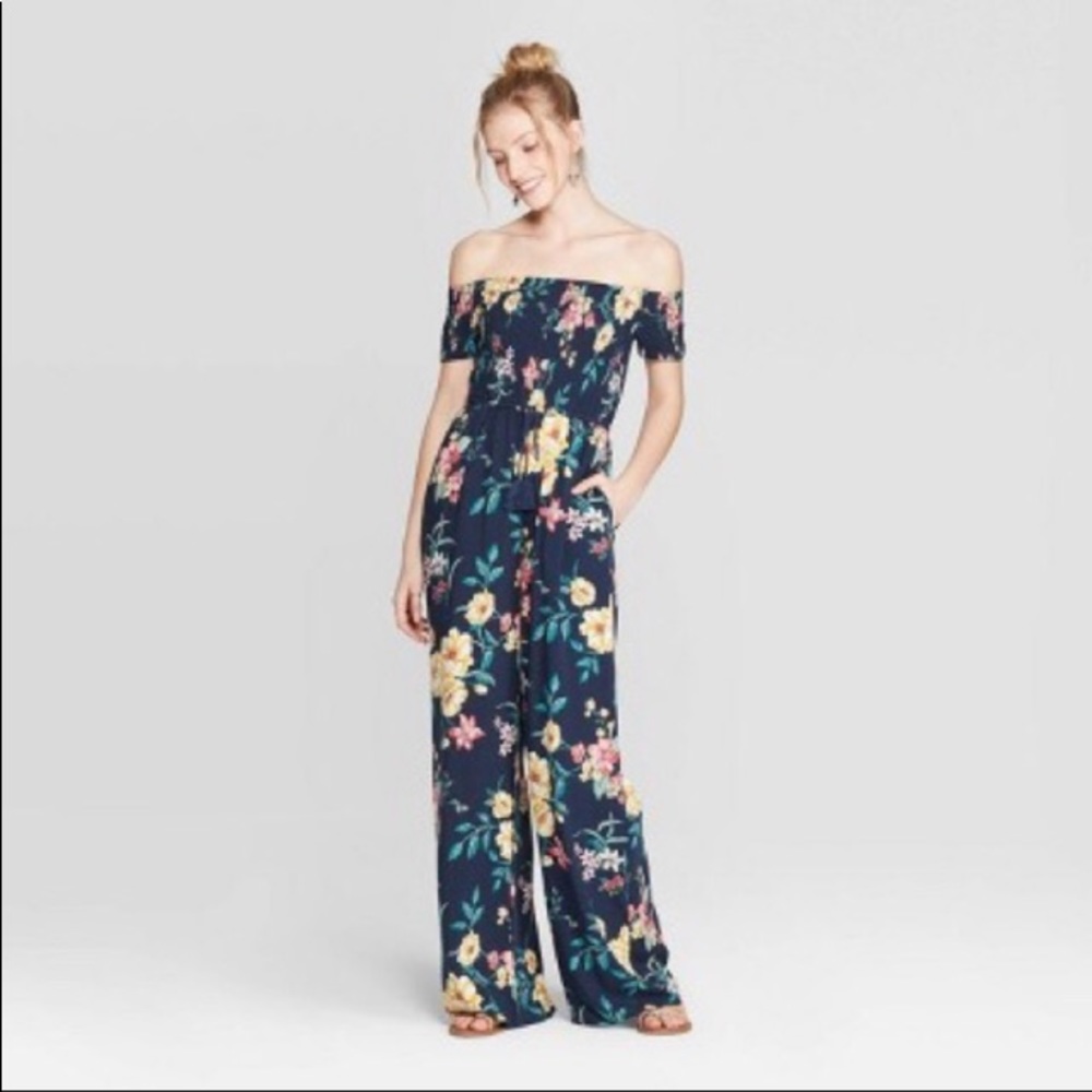 Xhilaration Floral pants jumpsuit 
Size Small